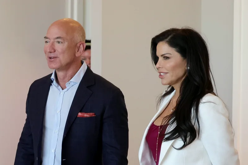 Jeff Bezos and Lauren Sánchez arriving at an event