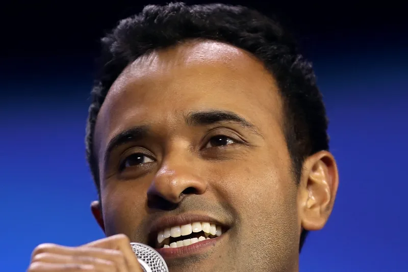 Vivek Ramaswamy speaking at a podium